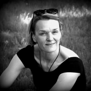 Naised & Numbrid, kogukonnateatri projekt naistele; TUUM Teater, rakendusteater, kogukonnateater, teater kogukonnaga, lihtsad inimesed laval, lugude jutustamise etendus